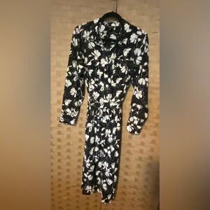 Perfect with heels, boots or running shoes. Great for work or a casual date.